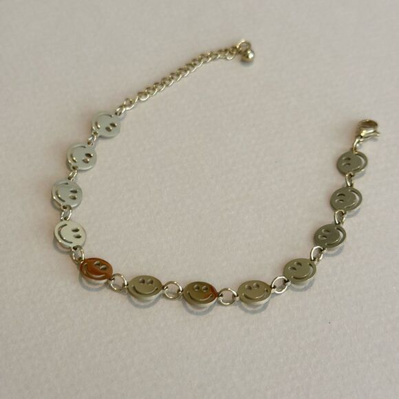 Smiley Face Bracelet N1361 - Picture 4 of 5
